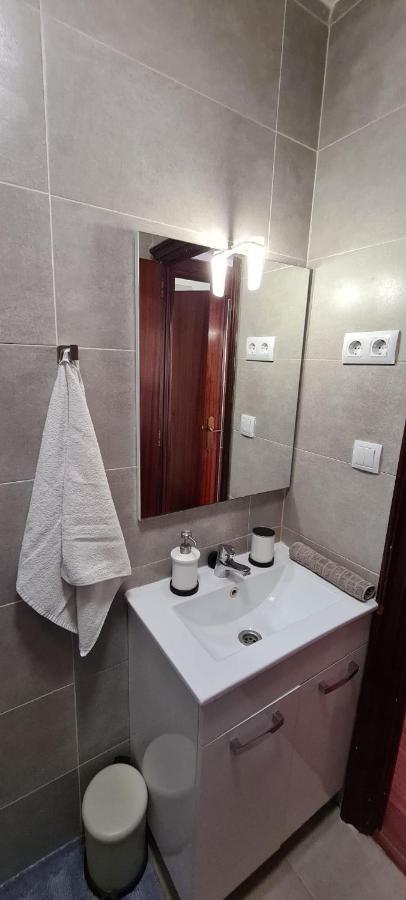 Habitaciones Camp Nou Apartment Оспиталет де Лобрегат Екстериор снимка