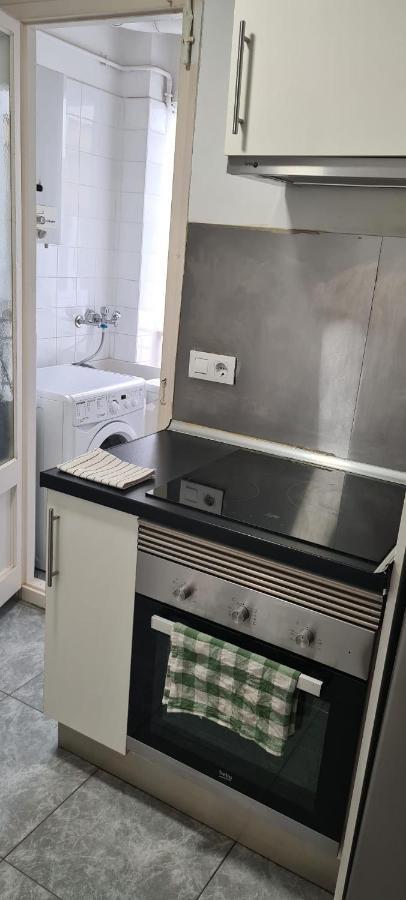 Habitaciones Camp Nou Apartment Оспиталет де Лобрегат Екстериор снимка